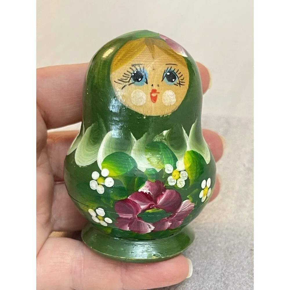 Russia Nesting Dolls Set of 5 Matryoshka Hand Painted Green Floral 2.75